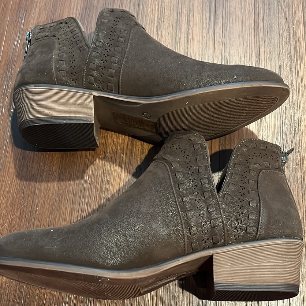 NWOT Brown Boots